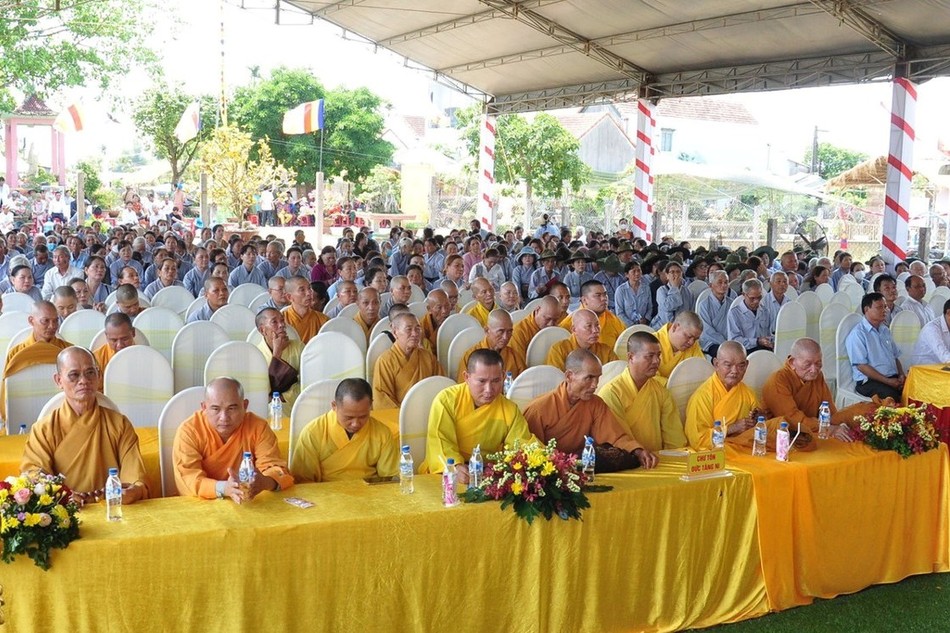 Chư Tăng Ni, Phật tử tham dự buổi lễ