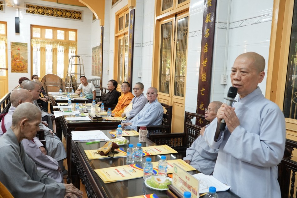 Ni sư Thích nữ Như Hiền, Phó Trưởng ban Trị sự GHPGVN Q.6 đóng góp ý kiến về việc tổ chức khóa An cư kiết hạ Ni sư Thích nữ Như Hiền, Phó Trưởng ban Trị sự GHPGVN Q.6 đóng góp ý kiến về việc tổ chức khóa An cư kiết hạ