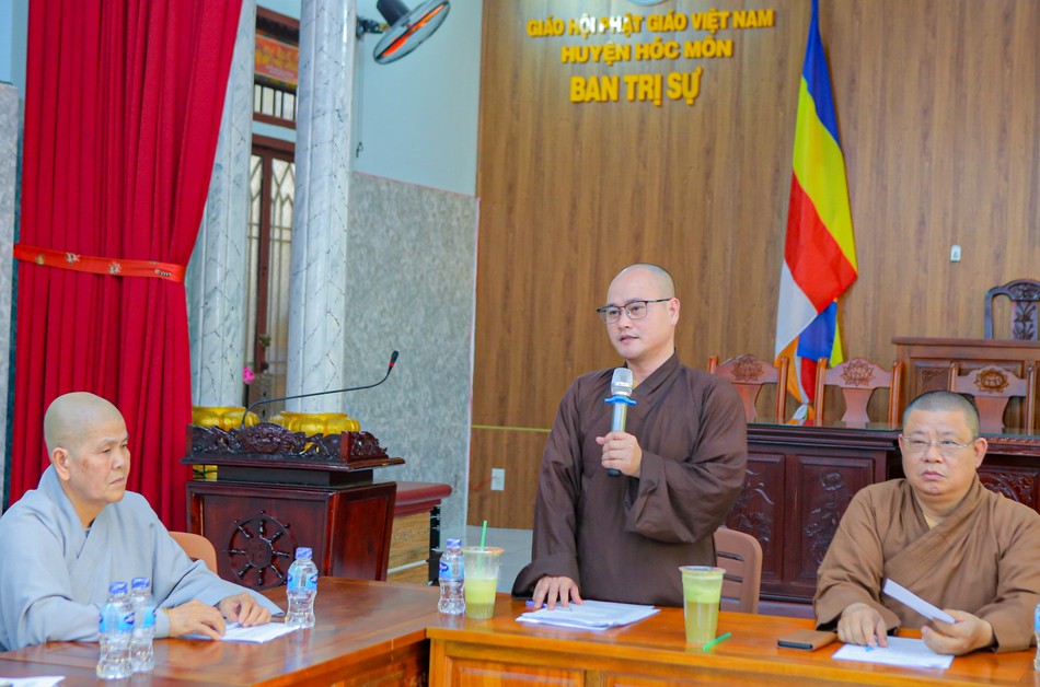 Đại đức Thích Huệ Thông trình kế hoạch tố chức Đại lễ Phật đản và khóa An cư kiết hạ Đại đức Thích Huệ Thông trình kế hoạch tố chức Đại lễ Phật đản và khóa An cư kiết hạ