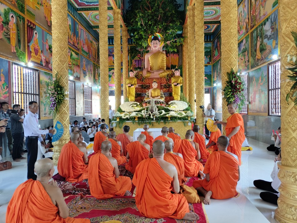 Chư Tăng tụng kinh cầu an chúc phúc lành Chư Tăng tụng kinh cầu an chúc phúc lành