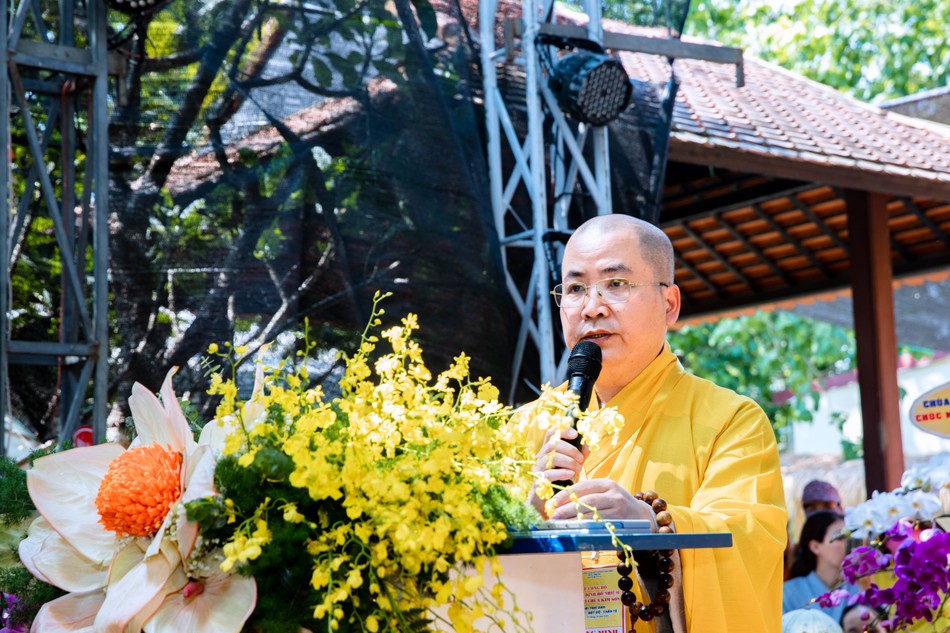 Thượng tọa Thích Huệ Chấn công bố quyết định bổ nhiệm trụ trì chùa Kim Sơn