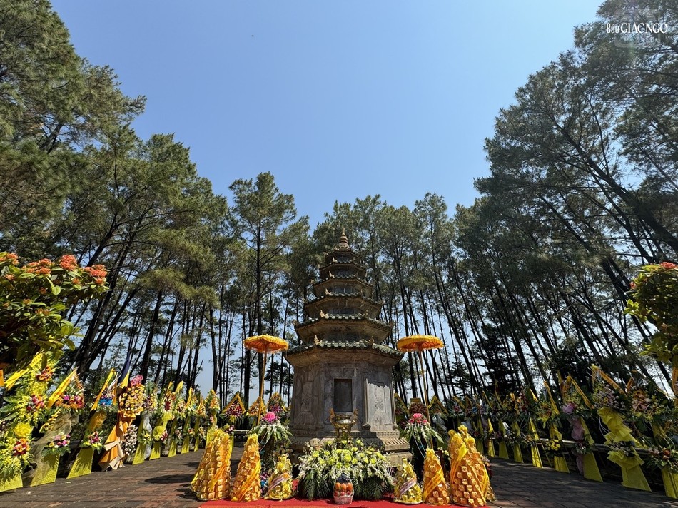Bảo tháp Đại lão Hòa thượng trong khuôn viên Quốc tự Thiên Mụ