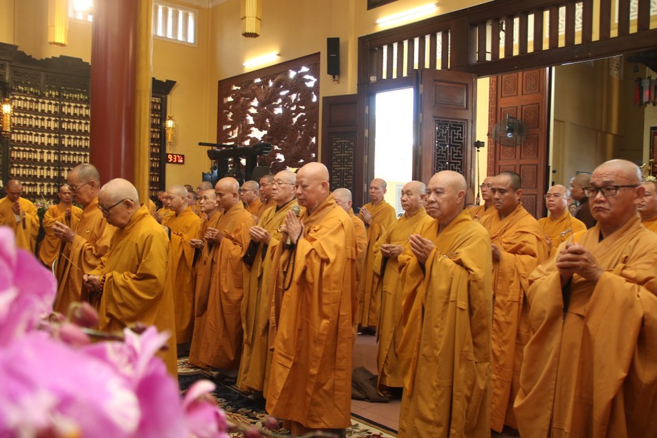 Chư tôn giáo phẩm dâng hương tưởng niệm Chư tôn giáo phẩm dâng hương tưởng niệm