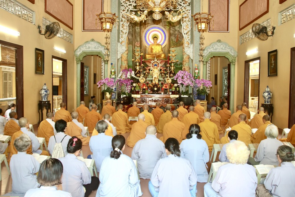 Đại chúng đồng tụng thời kinh A Di Đà Đại chúng đồng tụng thời kinh A Di Đà