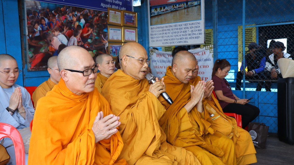 Chư Tăng Ni tụng thời kinh chúc phúc Chư Tăng Ni tụng thời kinh chúc phúc