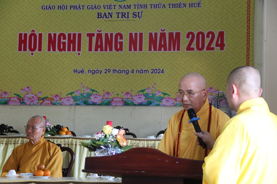 Hòa thượng Thích Khế Chơn đọc diễn văn khai mạc hội nghị