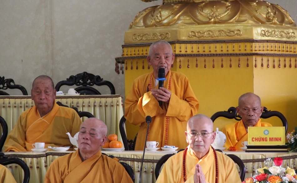 Trưởng lão Hòa thượng Thích Đức Thanh ban đạo từ