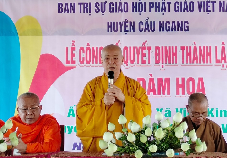 Hòa thượng Thích Trí Minh ban đạo từ Hòa thượng Thích Trí Minh ban đạo từ