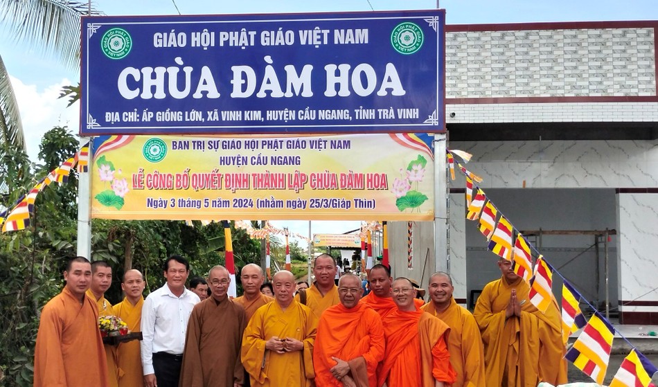 Lưu niệm sau khi thượng bảng chùa Đàm Hoa Lưu niệm sau khi thượng bảng chùa Đàm Hoa