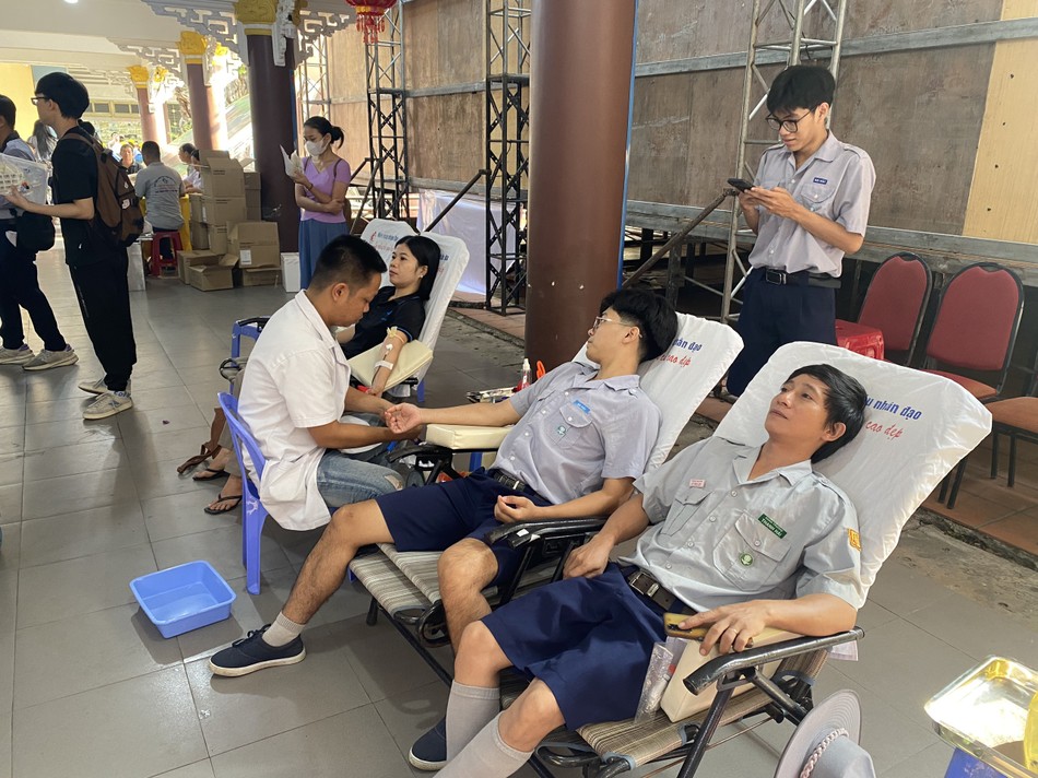 Đội tình nguyện viên máu sống Gia đình Phật tử Đà Nẵng tham gia hiến máu Đội tình nguyện viên máu sống Gia đình Phật tử Đà Nẵng tham gia hiến máu