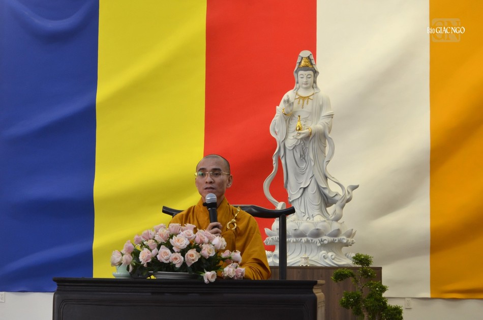 Đại đức Thích Thiện Tuệ thuyết giảng chủ đề “Duy tuệ thị nghiệp”