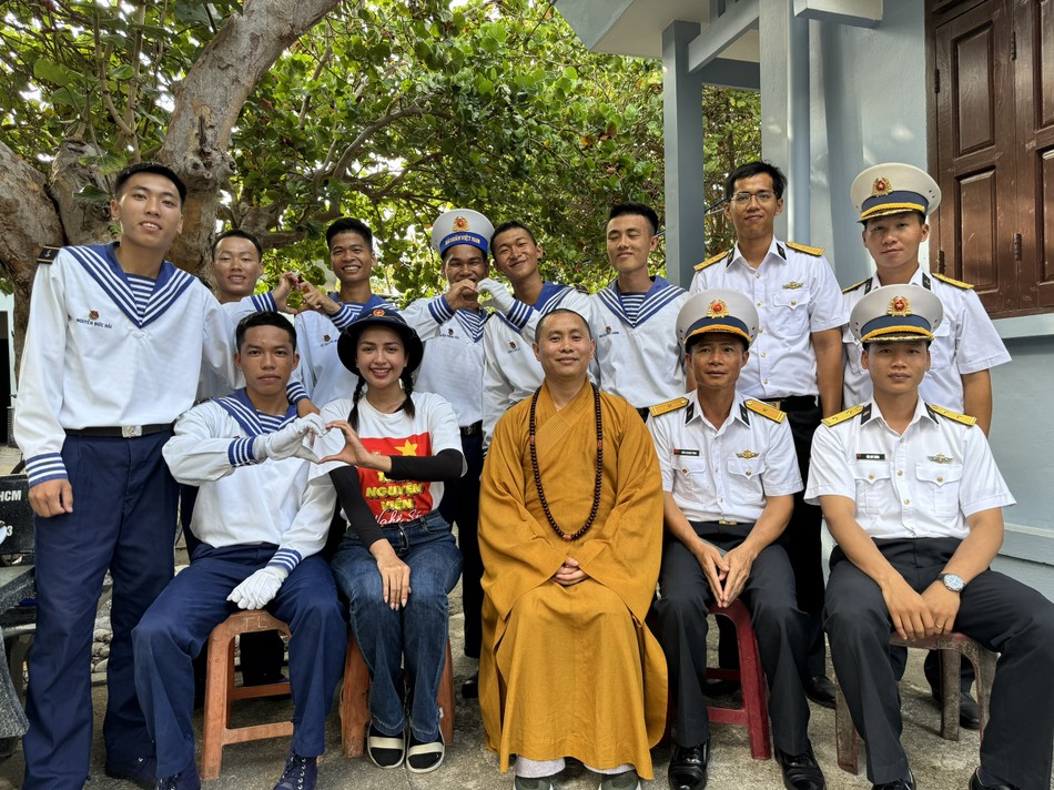 Lưu niệm tại đảo Trường Sa Lớn Lưu niệm tại đảo Trường Sa Lớn