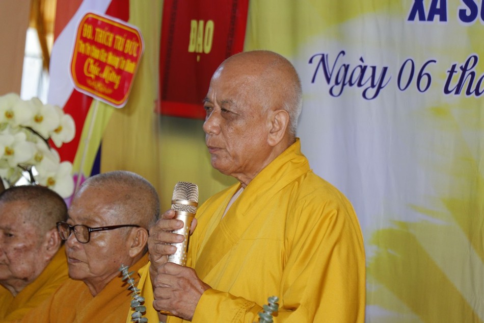 Trưởng lão Hòa thượng Thích Lệ Đức huấn từ sách tấn Thượng tọa tân trụ trì Trưởng lão Hòa thượng Thích Lệ Đức huấn từ sách tấn Thượng tọa tân trụ trì