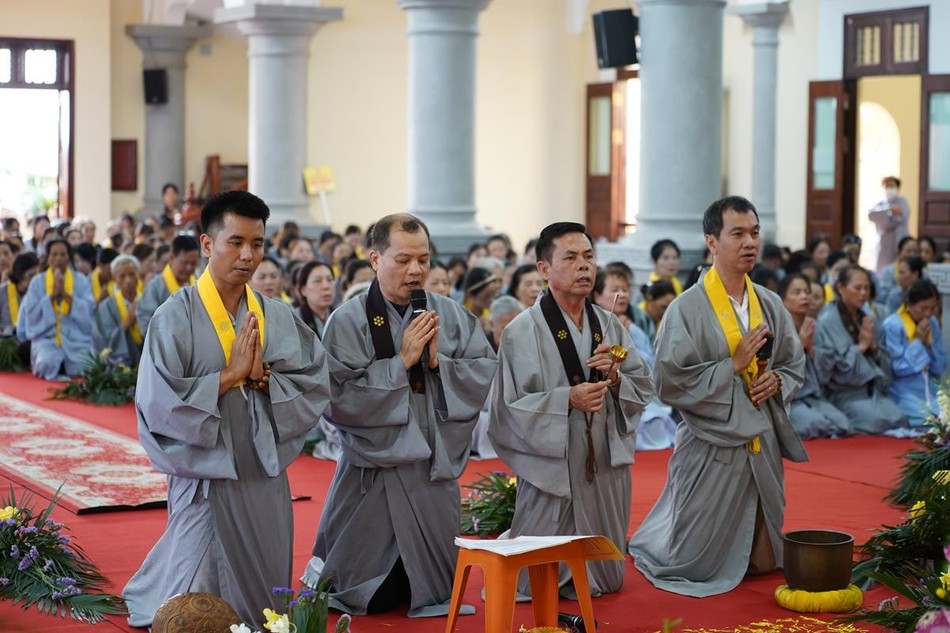 Đại chúng tụng kinh Phổ môn