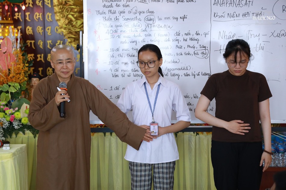 Ni sư trụ trì chùa Long Phước hướng dẫn phương pháp thiền hơi thở Ni sư trụ trì chùa Long Phước hướng dẫn phương pháp thiền hơi thở