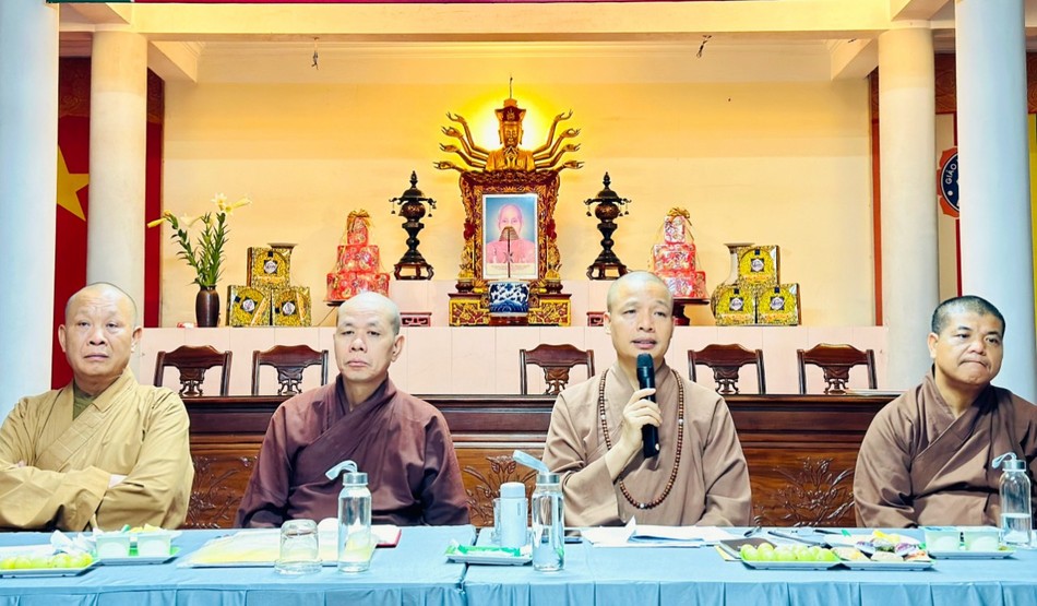 Thượng tọa Thích Minh Quang đúc kết phiên họp Thượng tọa Thích Minh Quang đúc kết phiên họp