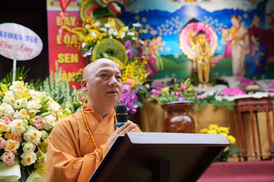 Thượng tọa Thích Chiếu Tuệ tuyên đọc Thông điệp Phật đản Phật lịch 2568 của Đức Pháp chủ GHPGVN