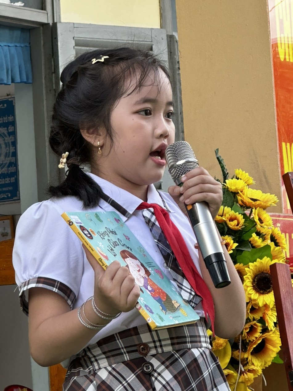 Em thi kể chuyện về &quot;Quyển sách em yêu&quot;