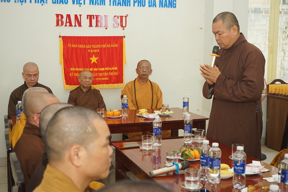 Thượng tọa Thích Pháp Châu phát biểu Thượng tọa Thích Pháp Châu phát biểu