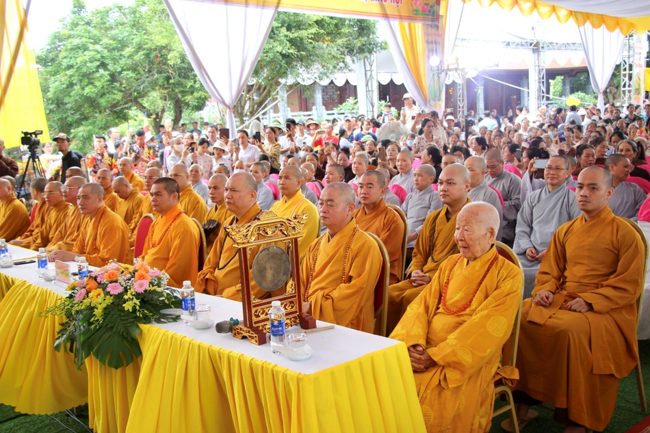 Chư tôn giáo phẩm chứng minh, tham dự buổi lễ