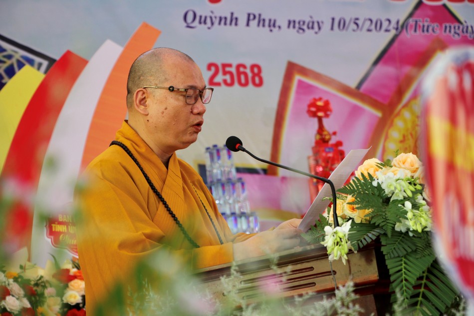 Thượng tọa Thích Thanh Nghĩa tuyên đọc Diễn văn Phật đản của Trưởng lão Hòa thượng Chủ tịch Hội đồng Trị sự GHPGVN