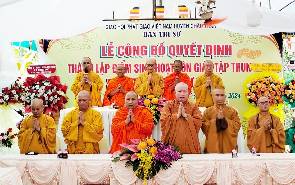 Chư tôn đức chứng minh buổi lễ