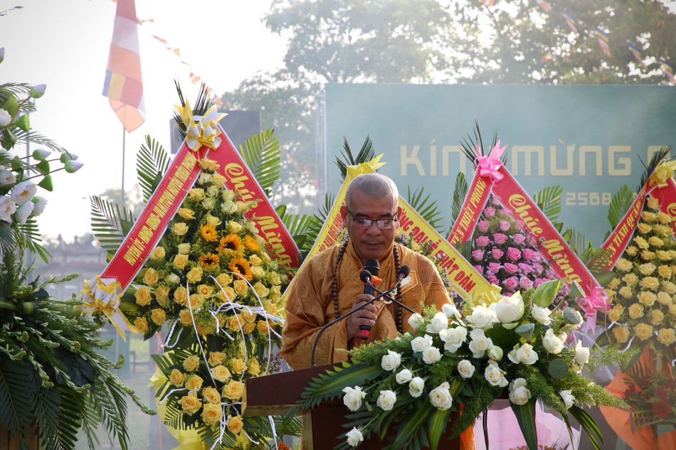 Đại đức Thích Nguyên Mãn tuyên đọc Thông điệp Đại lễ Phật đản Phật lịch 2568 của Đức Pháp chủ GHPGVN Đại đức Thích Nguyên Mãn tuyên đọc Thông điệp Đại lễ Phật đản Phật lịch 2568 của Đức Pháp chủ GHPGVN