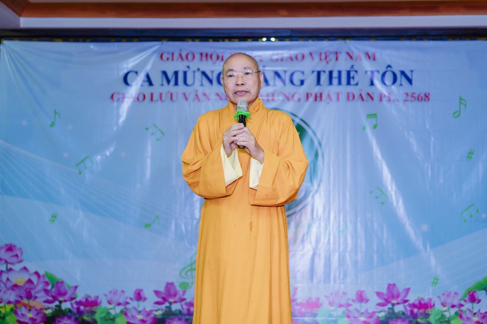 Hòa thượng Thích Viên Giác phát biểu khai mạc