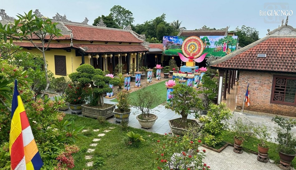 Một góc lễ đài tại các ngôi chùa ở xứ thần kinh