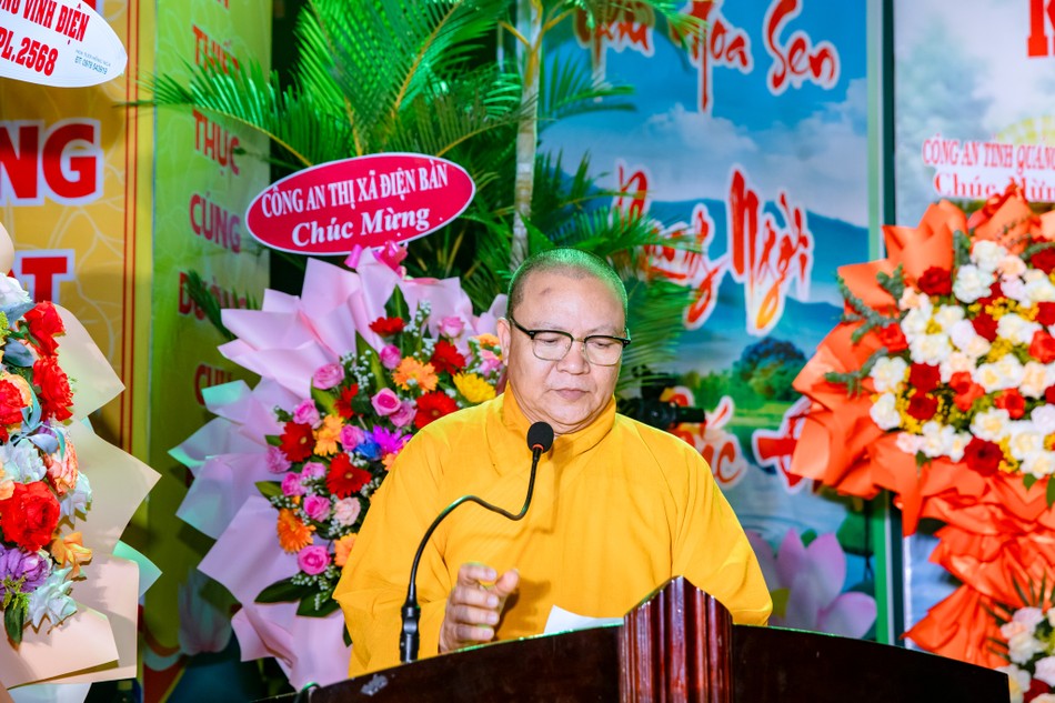 Thượng tọa Thích Huệ Phát nêu ý nghĩa của việc thắp sáng 7 đóa sen Thượng tọa Thích Huệ Phát nêu ý nghĩa của việc thắp sáng 7 đóa sen