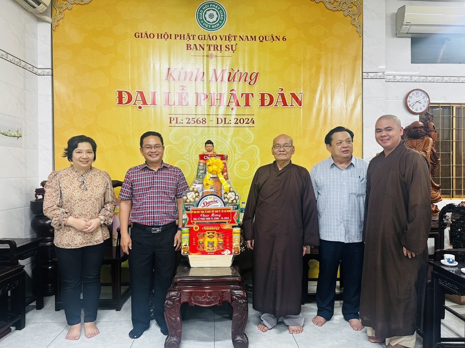 Đoàn Ủy ban MTTQVN TP.HCM chúc mừng Phật đản đến Ban Trị sự GHPGVN Q.6 Đoàn Ủy ban MTTQVN TP.HCM chúc mừng Phật đản đến Ban Trị sự GHPGVN Q.6