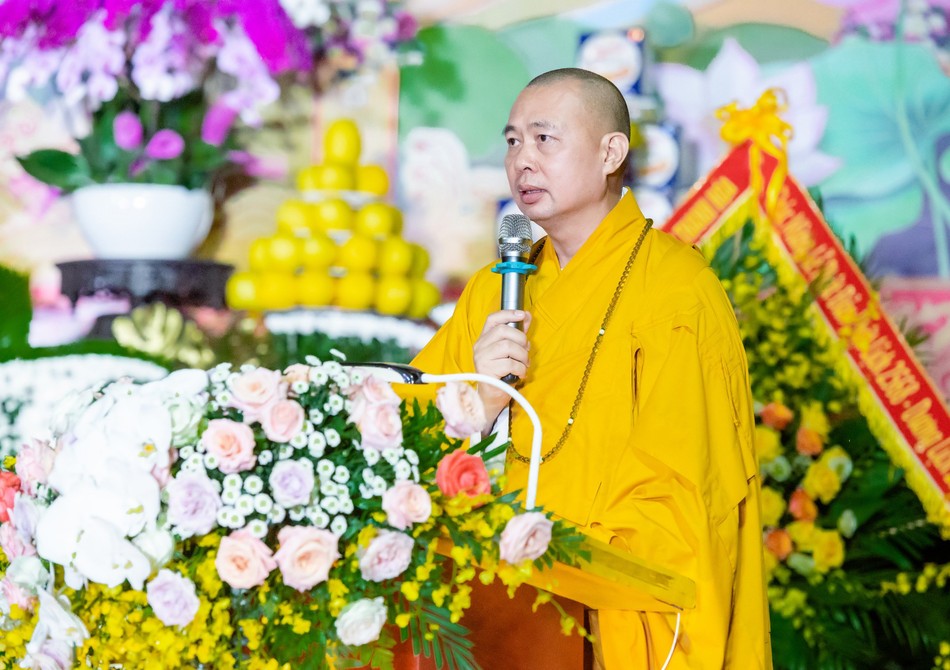Thượng tọa Thích Tâm Đức tuyên đọc Thông điệp Phật đản Phật lịch 2568 của Đức Pháp chủ GHPGVN