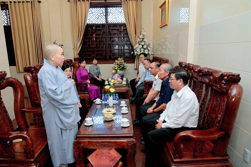 Ni sư Thích nữ Như Nguyệt phát biểu tri ân Ni sư Thích nữ Như Nguyệt phát biểu tri ân