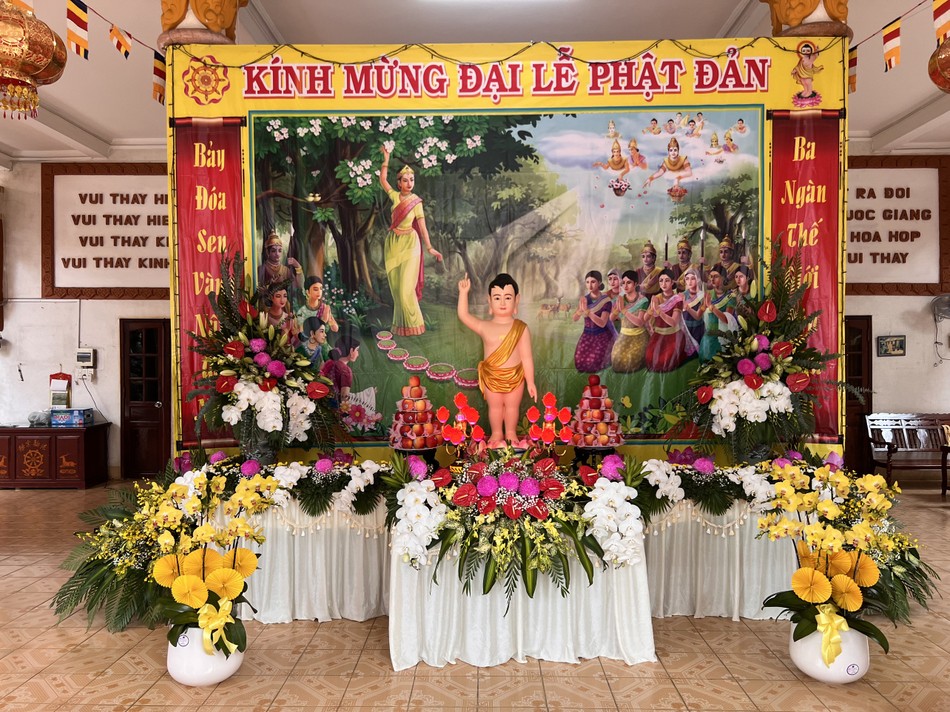 Lễ đài của Ni giới hệ phái Khất sĩ Q.6