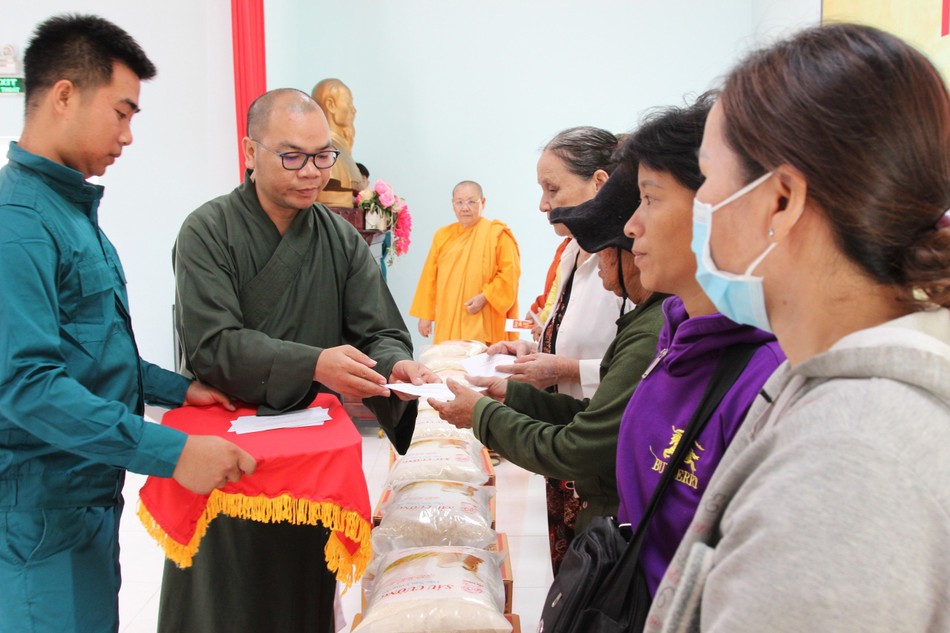 San sẻ yêu thương San sẻ yêu thương