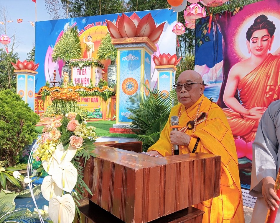 Hòa thượng Thích Thiện Tấn ban đạo từ