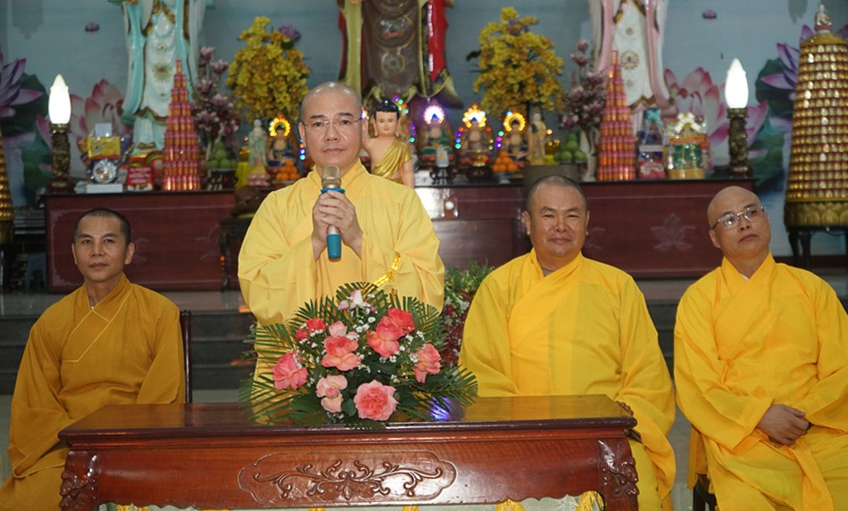 Thượng tọa Thích Thông Đạo ban đạo từ Thượng tọa Thích Thông Đạo ban đạo từ