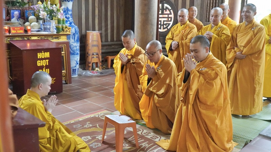 Chư Tăng tác pháp thọ an cư Chư Tăng tác pháp thọ an cư