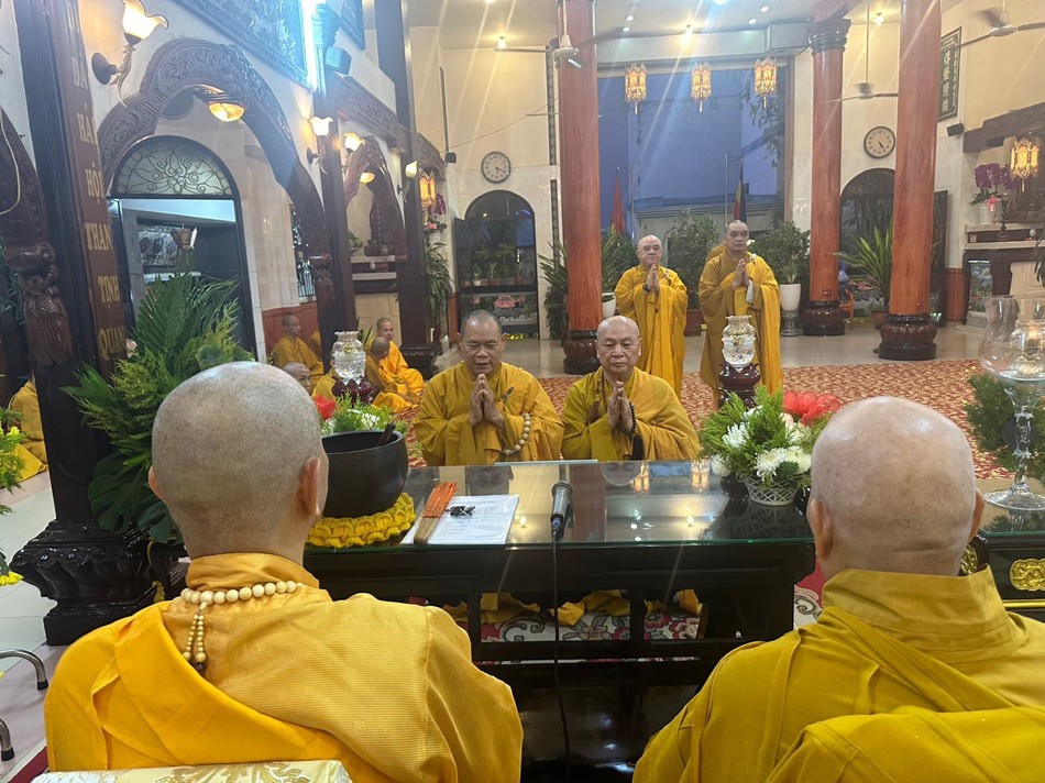 Chư Tăng tuần tự theo hạ lạp tác pháp an cư