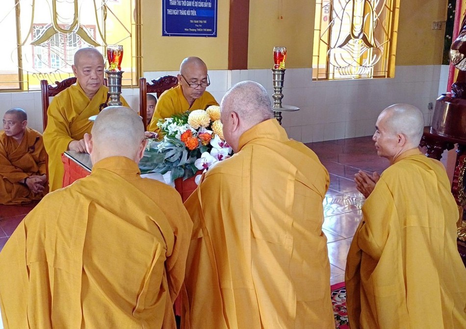 Chư Tăng trường hạ chùa Lưỡng Xuyên tác pháp thọ an cư