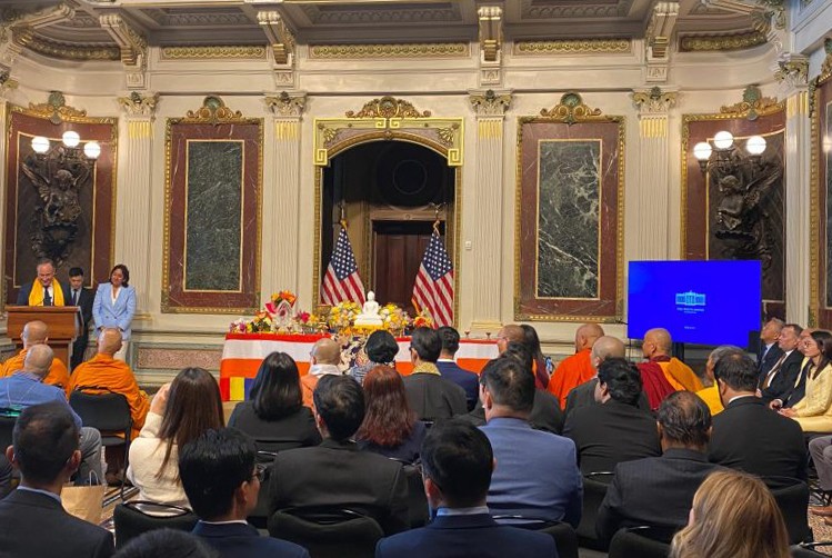 Đệ nhị phu quân Hoa Kỳ Douglas Emhoff phát biểu Đệ nhị phu quân Hoa Kỳ Douglas Emhoff phát biểu