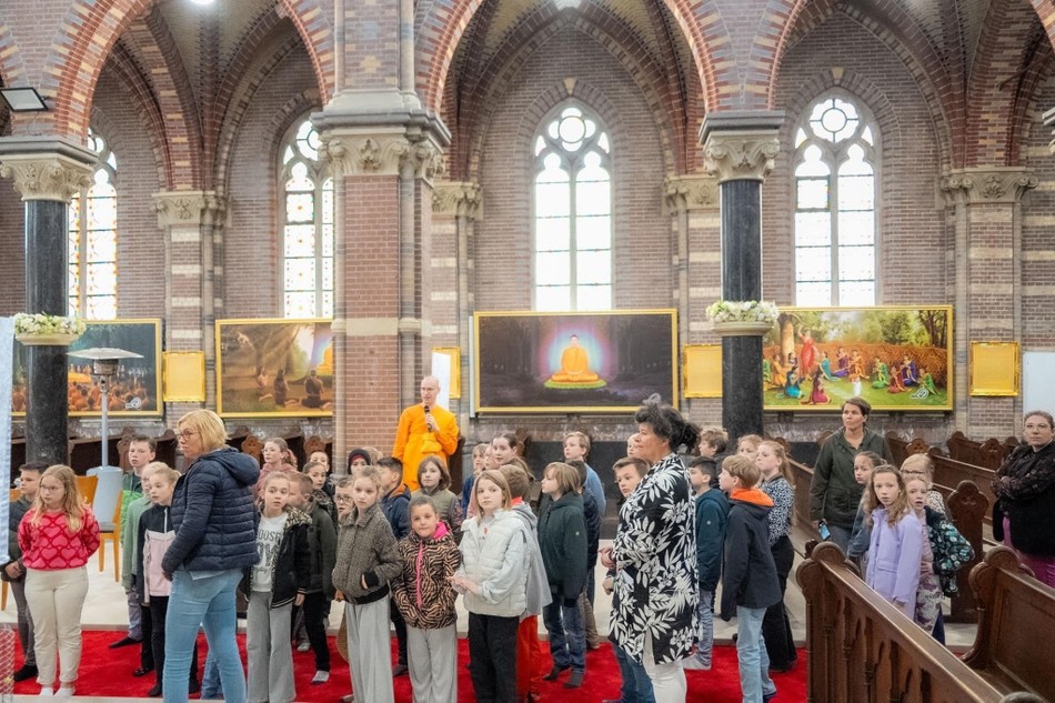 Trẻ em có thuận lợi để nuôi dưỡng con người Phật tử của mình bằng những kiến thức rất cơ bản về Đức Phật và đạo Phật, và là bước khởi đầu để các em trưởng thành trên bước đường theo Phật Trẻ em có thuận lợi để nuôi dưỡng con người Phật tử của mình bằng những kiến thức rất cơ bản về Đức Phật và đạo Phật, và là bước khởi đầu để các em trưởng thành trên bước đường theo Phật