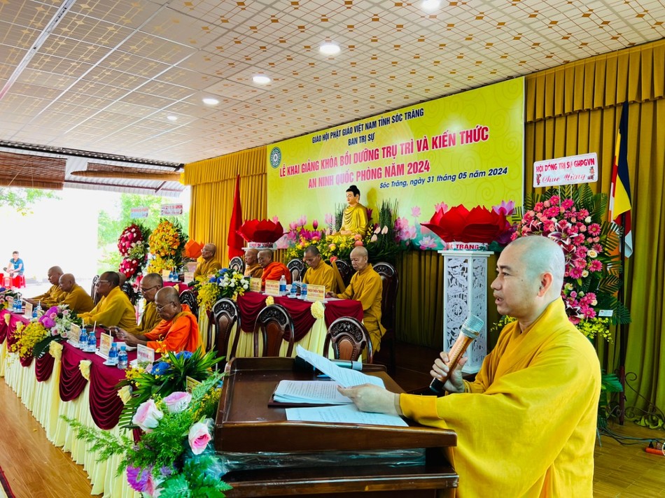 Đại đức Thích Thiện Nguyện báo cáo công tác tổ chức