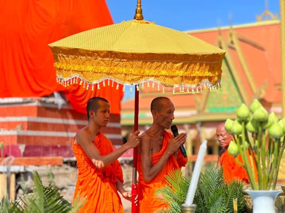 Hòa thượng Thạch Oai ban đạo từ Hòa thượng Thạch Oai ban đạo từ