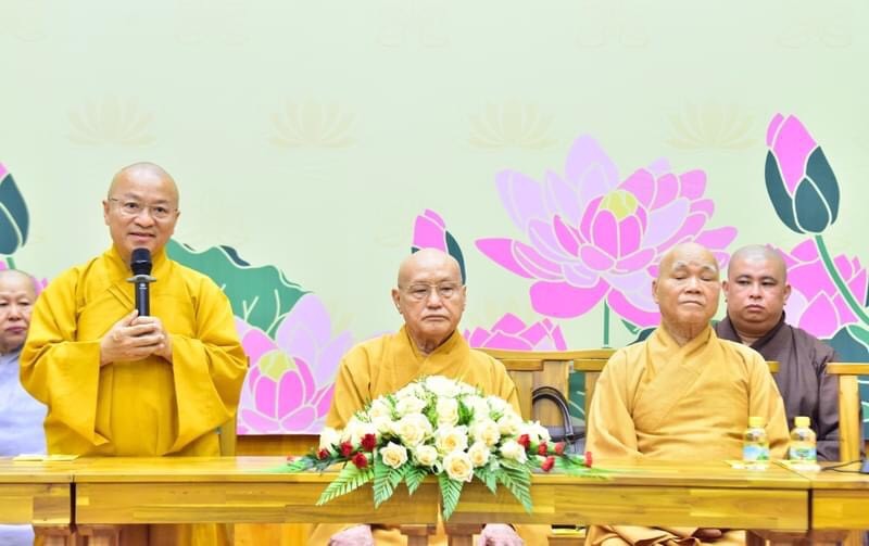 Thượng tọa Thích Nhật Từ phát biểu