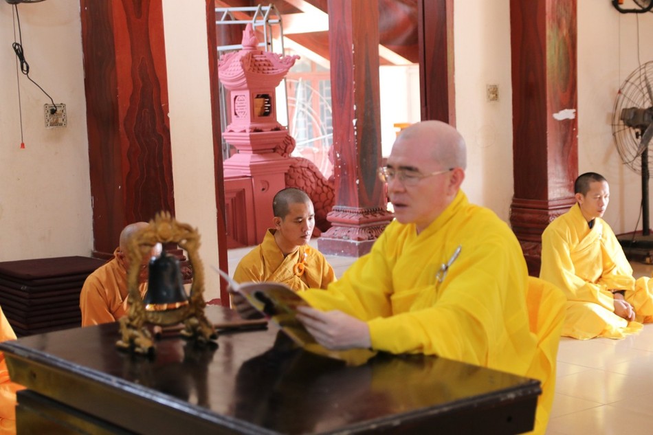 Thượng tọa Thích Đức Thành trùng tụng giới kinh