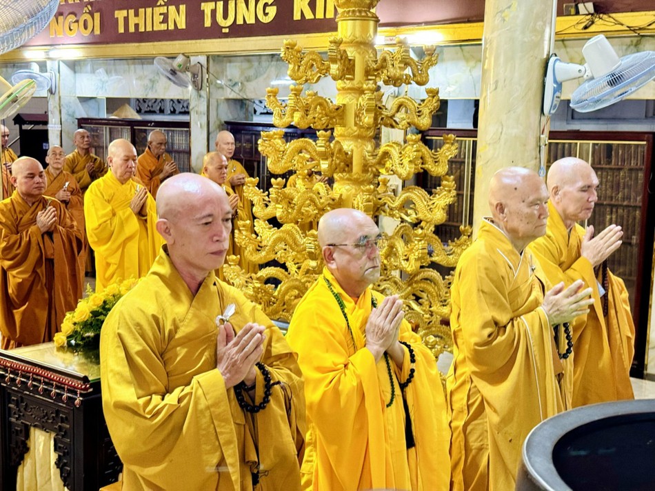 Chư Tăng Q.12 cử hành lễ Bố-tát tại chùa Quảng Đức