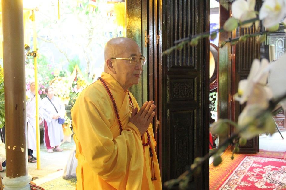Hòa thượng Thích Khế Chơn, đương kim trú trì chùa Thiên Minh Hòa thượng Thích Khế Chơn, đương kim trú trì chùa Thiên Minh