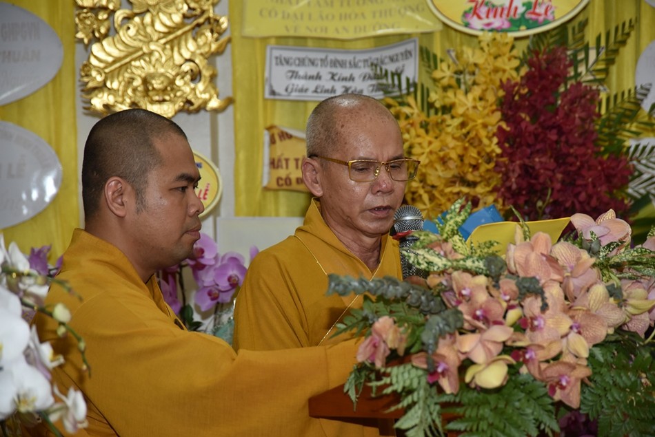 Hòa thượng Thích Hạnh Thể cung tuyên tiểu sử cố Trưởng lão Hòa thượng Thích Đồng Tâm