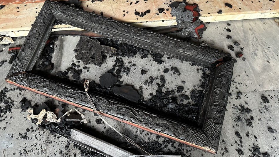 Tuy nhiên nhiều đồ đạc bị hư hỏng, cháy rụi